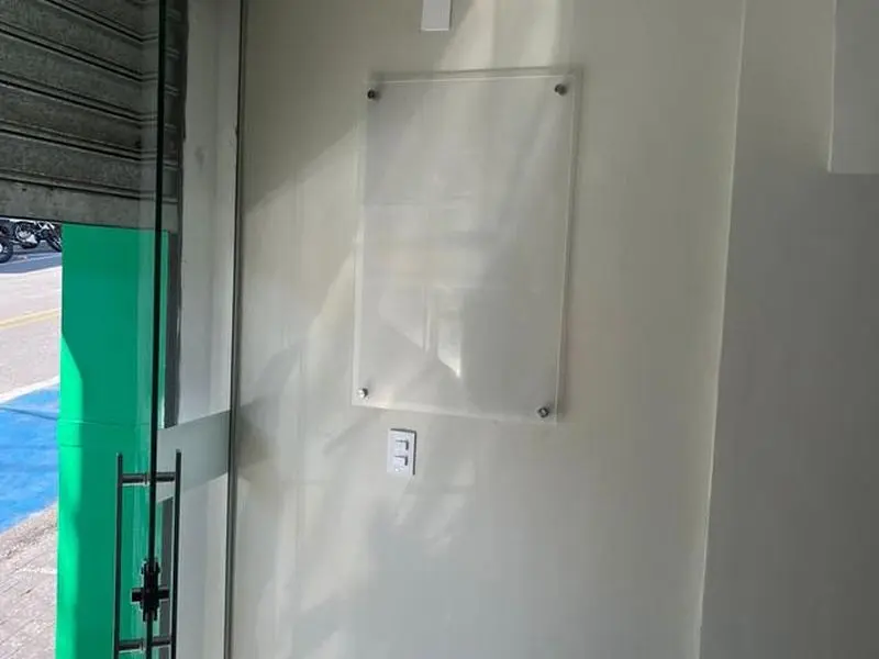 Sinalização MEDPREV — placas em acrilico