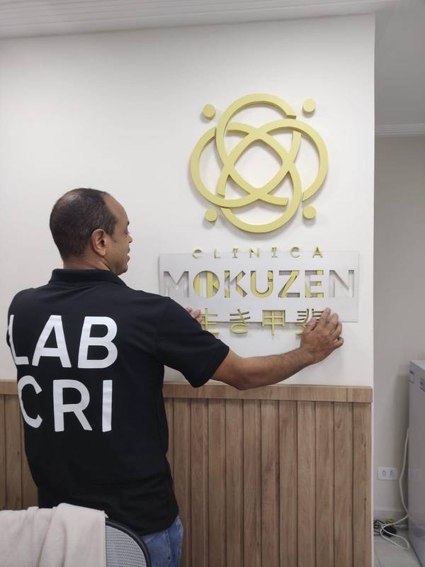 Mokuzen — Instalação da letra caixa pela equipe LABCRI